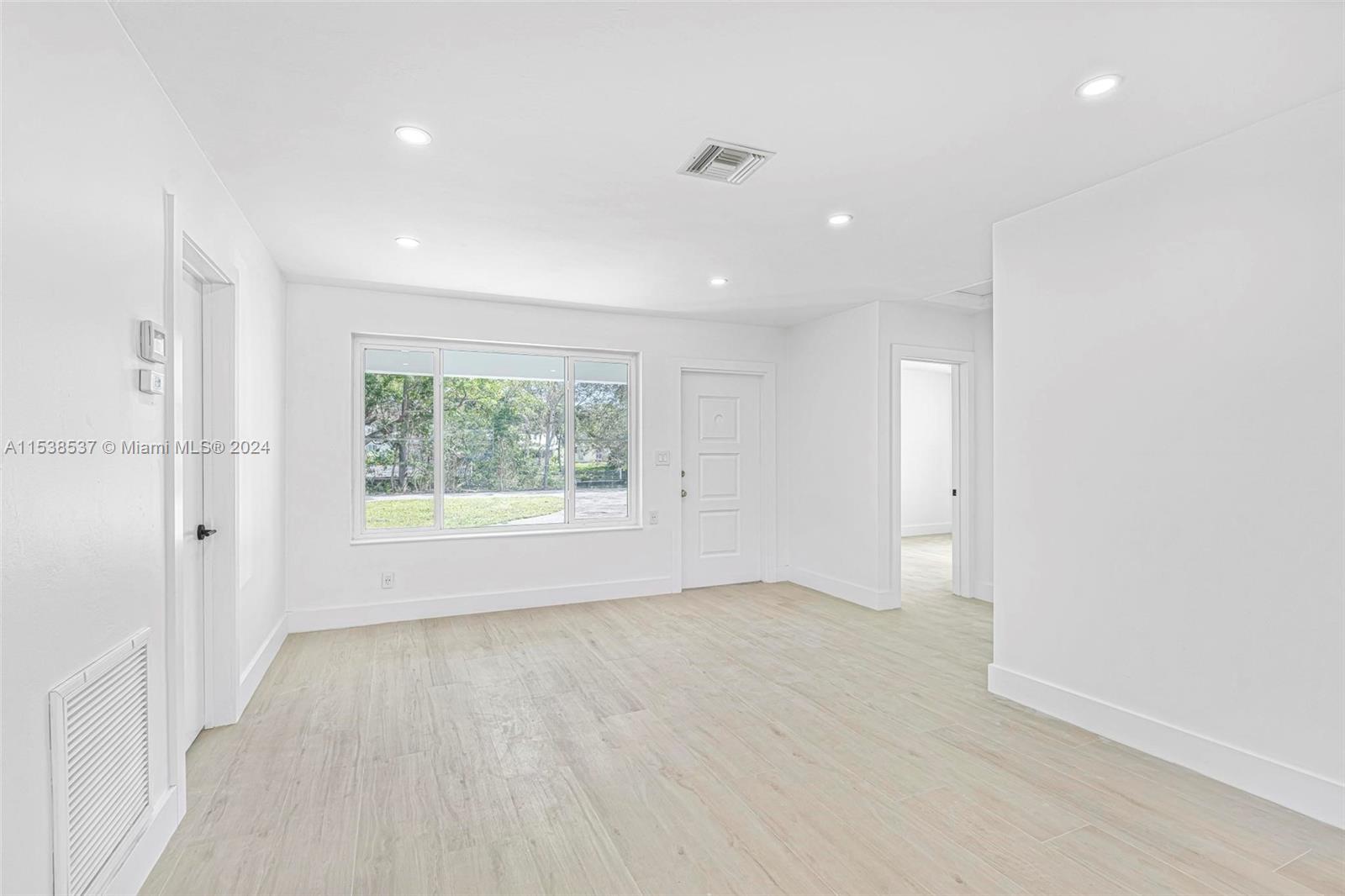 1116 N 31st Ave, Hollywood, Florida 33021, 4 Bedrooms Bedrooms, ,2 BathroomsBathrooms,Residentiallease,For Rent,1116 N 31st Ave,A11538537