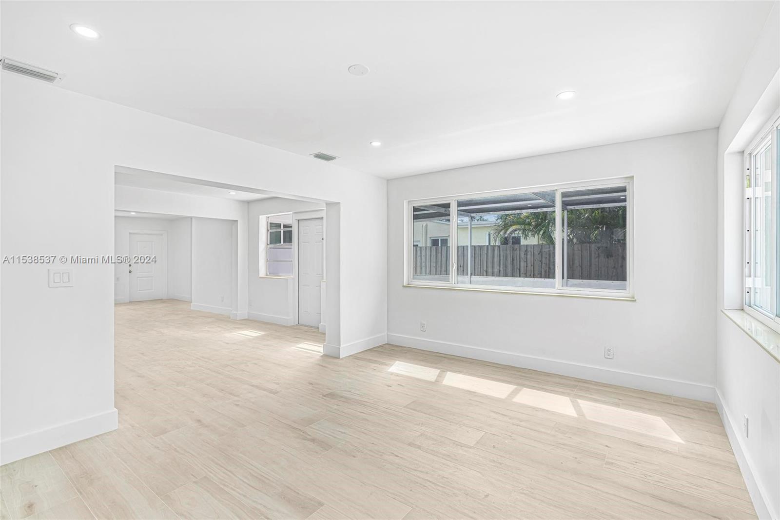 1116 N 31st Ave, Hollywood, Florida 33021, 4 Bedrooms Bedrooms, ,2 BathroomsBathrooms,Residentiallease,For Rent,1116 N 31st Ave,A11538537