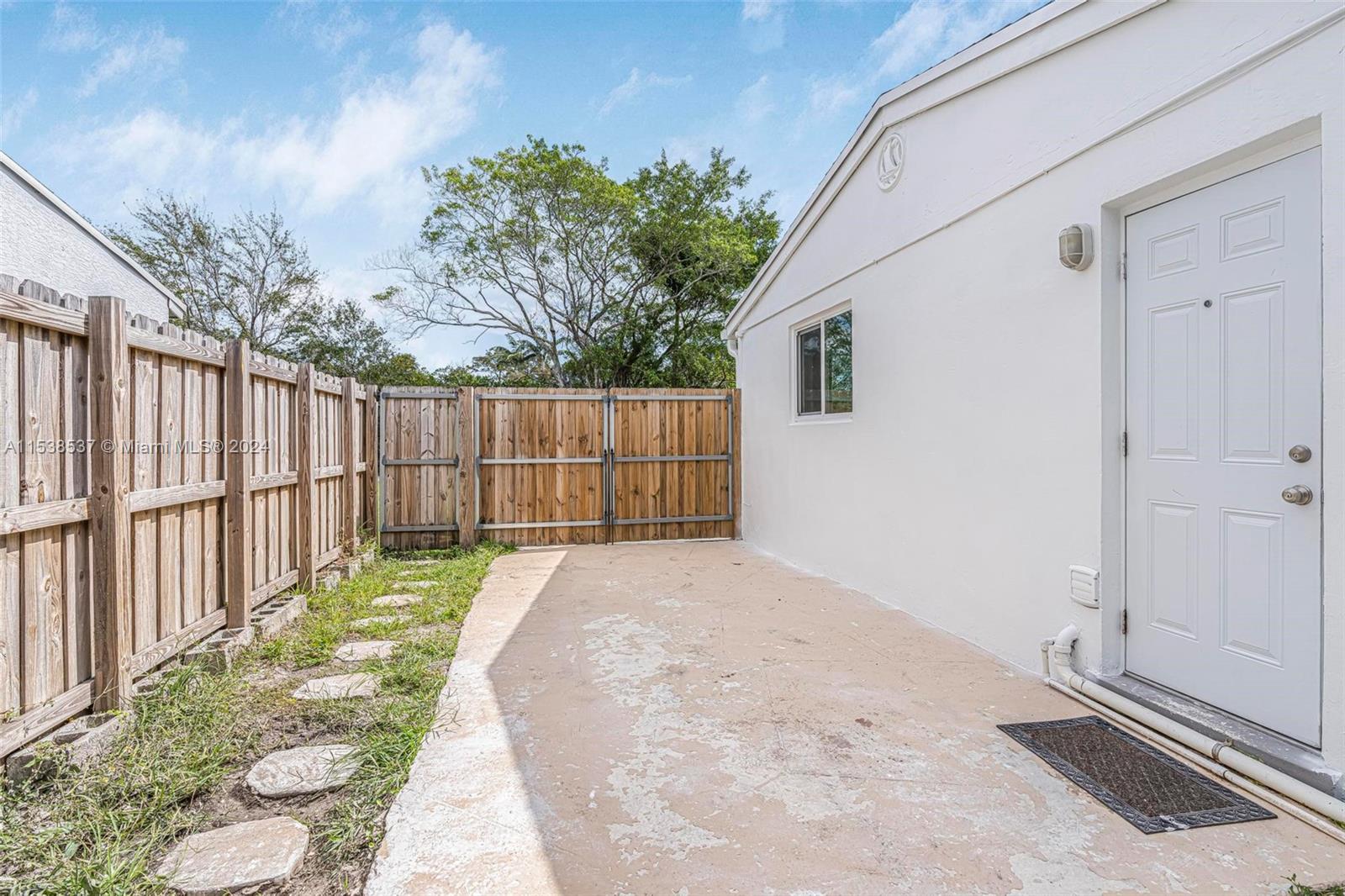 1116 N 31st Ave, Hollywood, Florida 33021, 4 Bedrooms Bedrooms, ,2 BathroomsBathrooms,Residentiallease,For Rent,1116 N 31st Ave,A11538537