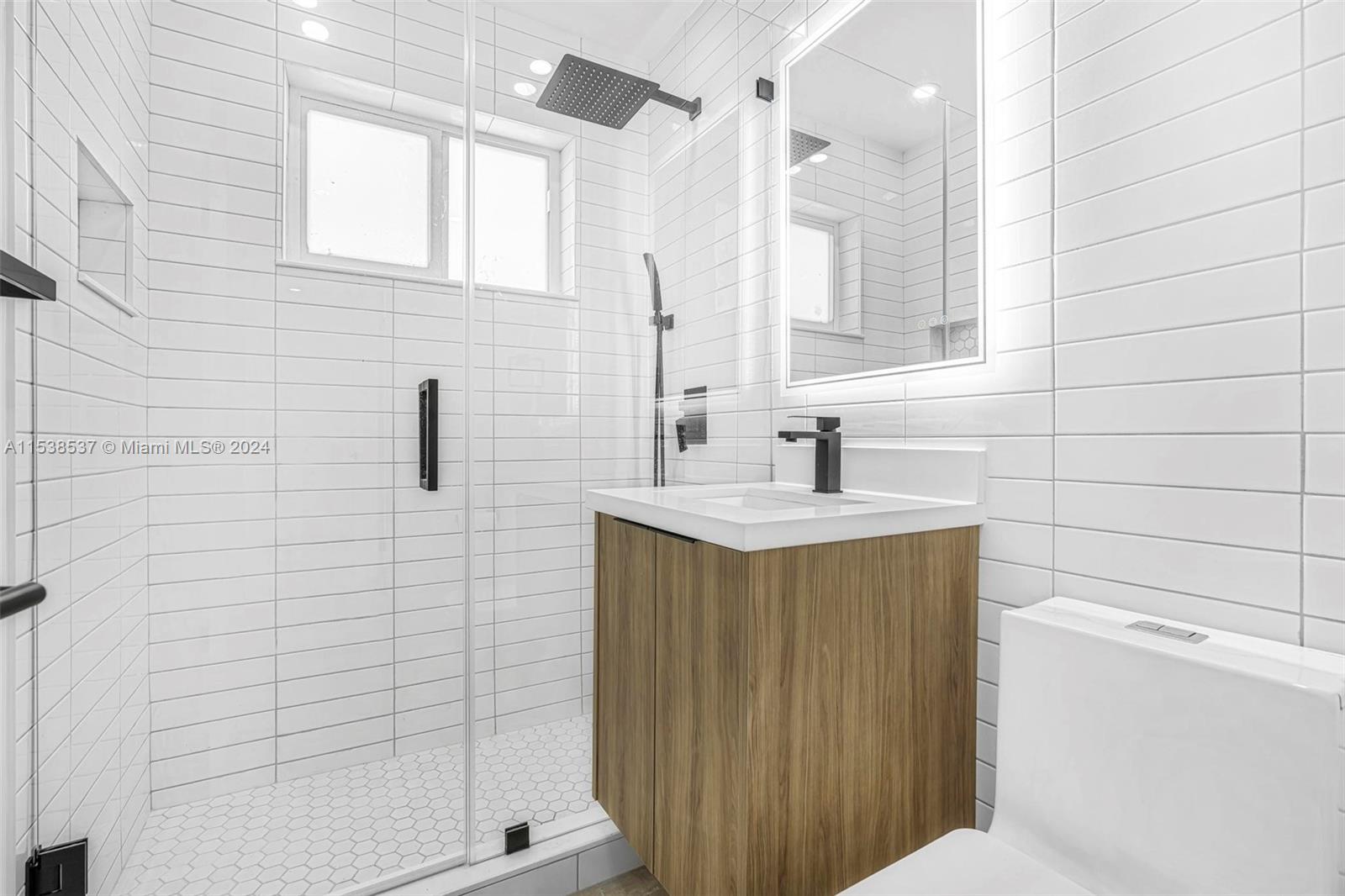 1116 N 31st Ave, Hollywood, Florida 33021, 4 Bedrooms Bedrooms, ,2 BathroomsBathrooms,Residentiallease,For Rent,1116 N 31st Ave,A11538537