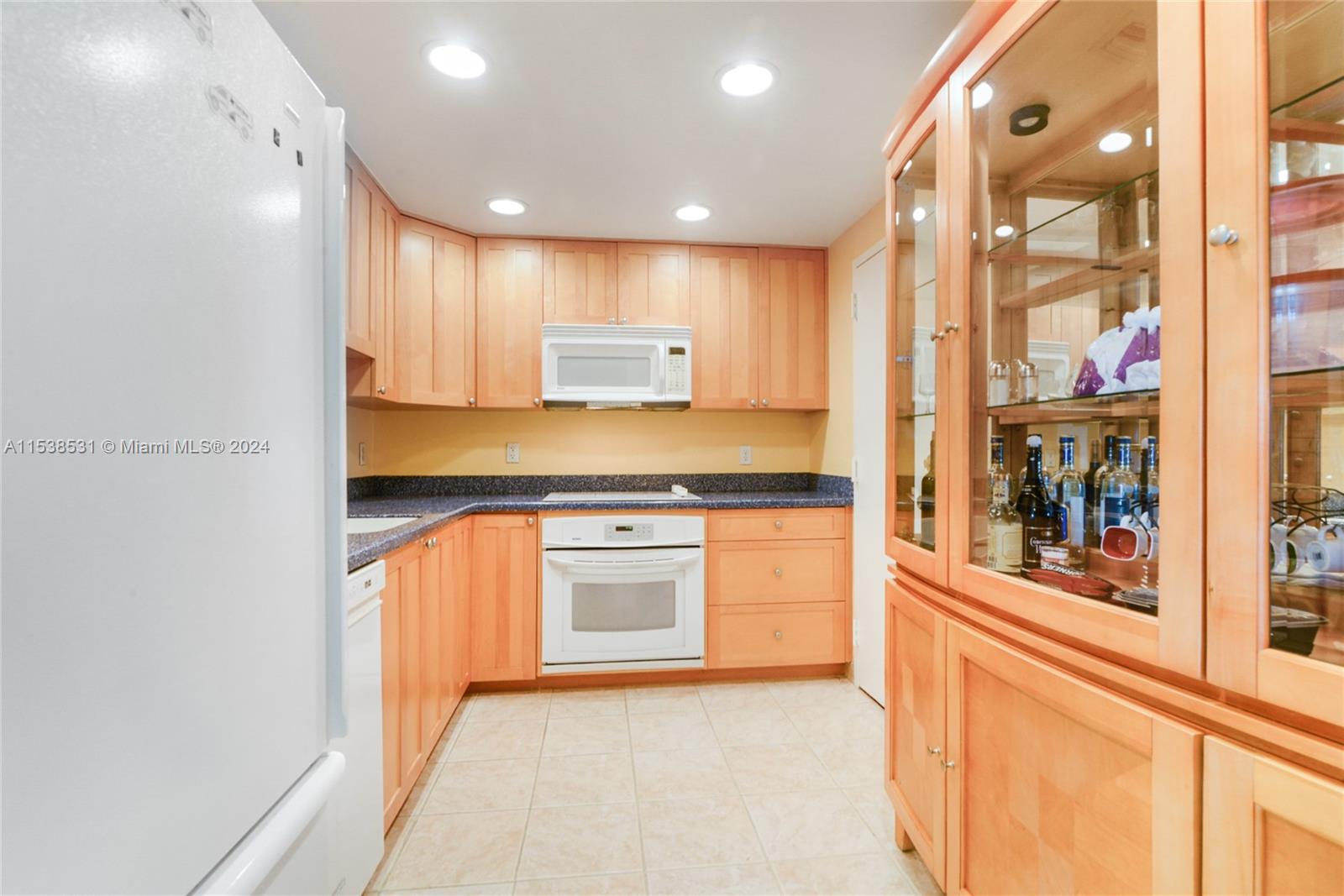 1950 S Ocean Dr 8K, Hallandale Beach, Florida 33009, 1 Bedroom Bedrooms, ,1 BathroomBathrooms,Residentiallease,For Rent,1950 S Ocean Dr 8K,A11538531