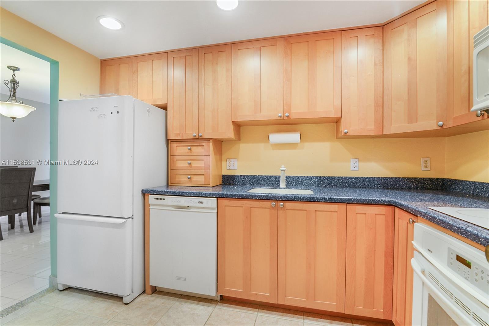 1950 S Ocean Dr 8K, Hallandale Beach, Florida 33009, 1 Bedroom Bedrooms, ,1 BathroomBathrooms,Residentiallease,For Rent,1950 S Ocean Dr 8K,A11538531