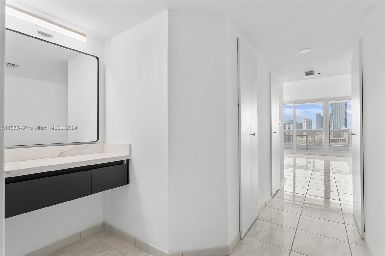 makeup room or vanity,