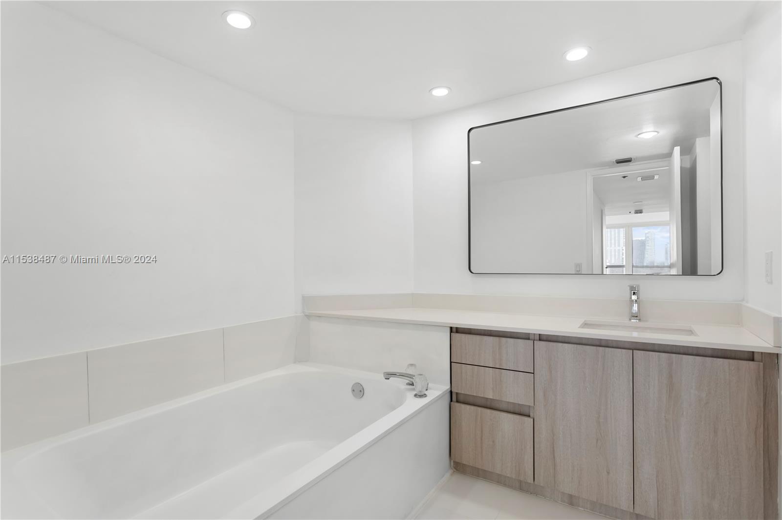 1717 NE Bayshore Dr A-2736, Miami, Florida 33132, 2 Bedrooms Bedrooms, 4 Rooms Rooms,2 BathroomsBathrooms,Residential,For Sale,1717 NE Bayshore Dr A-2736,A11538487