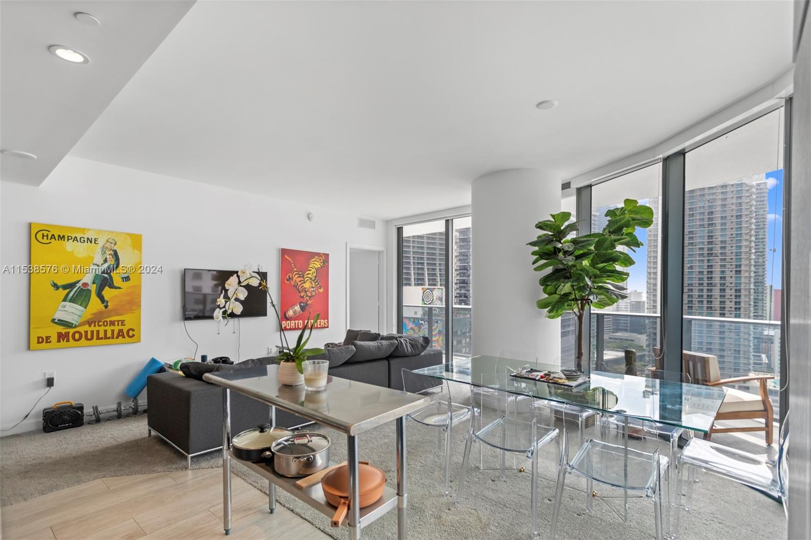 45 SW 9th St 2206, Miami, Florida 33130, 2 Bedrooms Bedrooms, ,2 BathroomsBathrooms,Residential,For Sale,45 SW 9th St 2206,A11538576