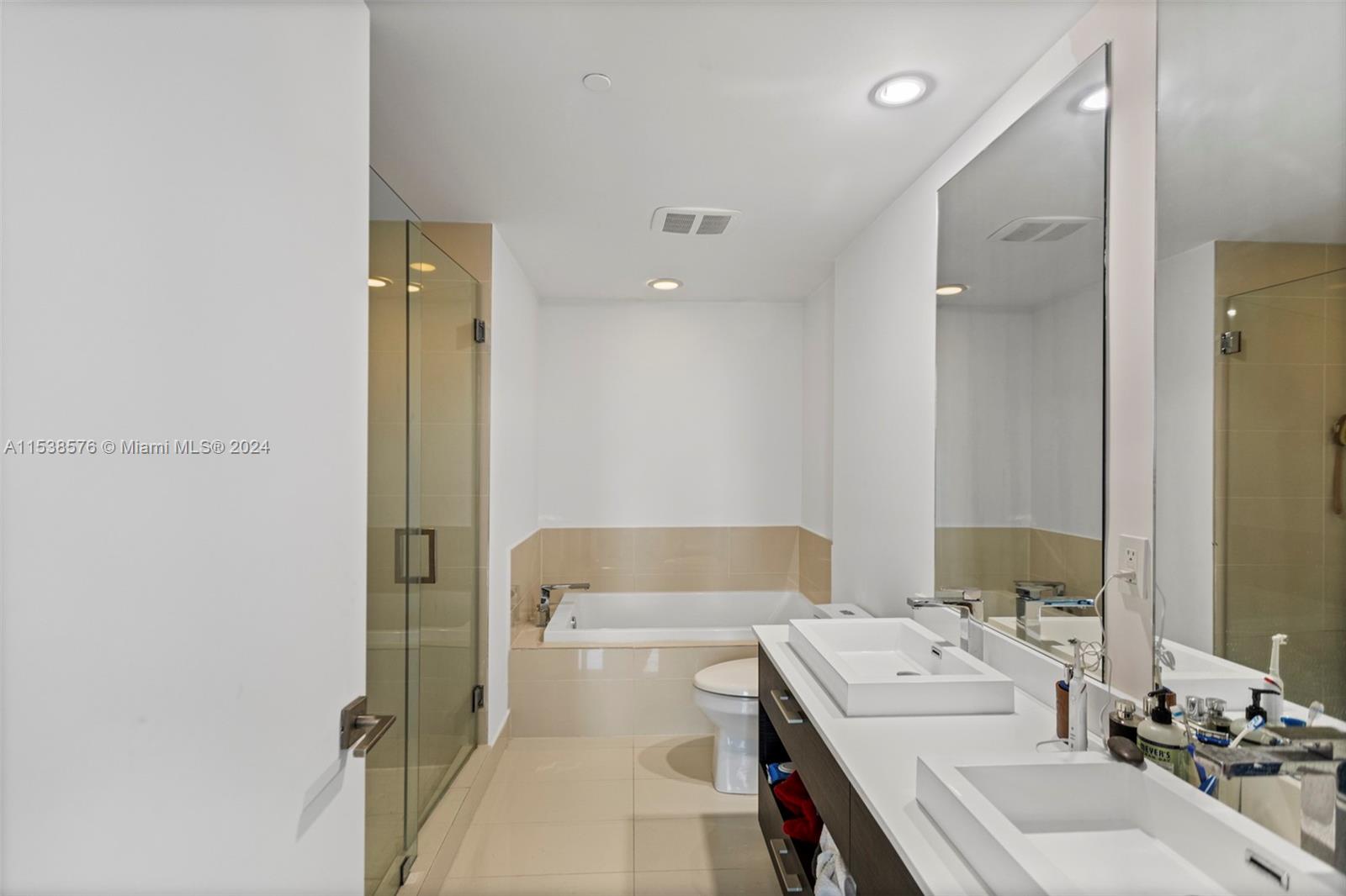 45 SW 9th St 2206, Miami, Florida 33130, 2 Bedrooms Bedrooms, ,2 BathroomsBathrooms,Residential,For Sale,45 SW 9th St 2206,A11538576