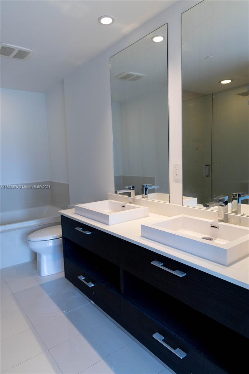 45 SW 9th St 2206, Miami, Florida 33130, 2 Bedrooms Bedrooms, ,2 BathroomsBathrooms,Residential,For Sale,45 SW 9th St 2206,A11538576
