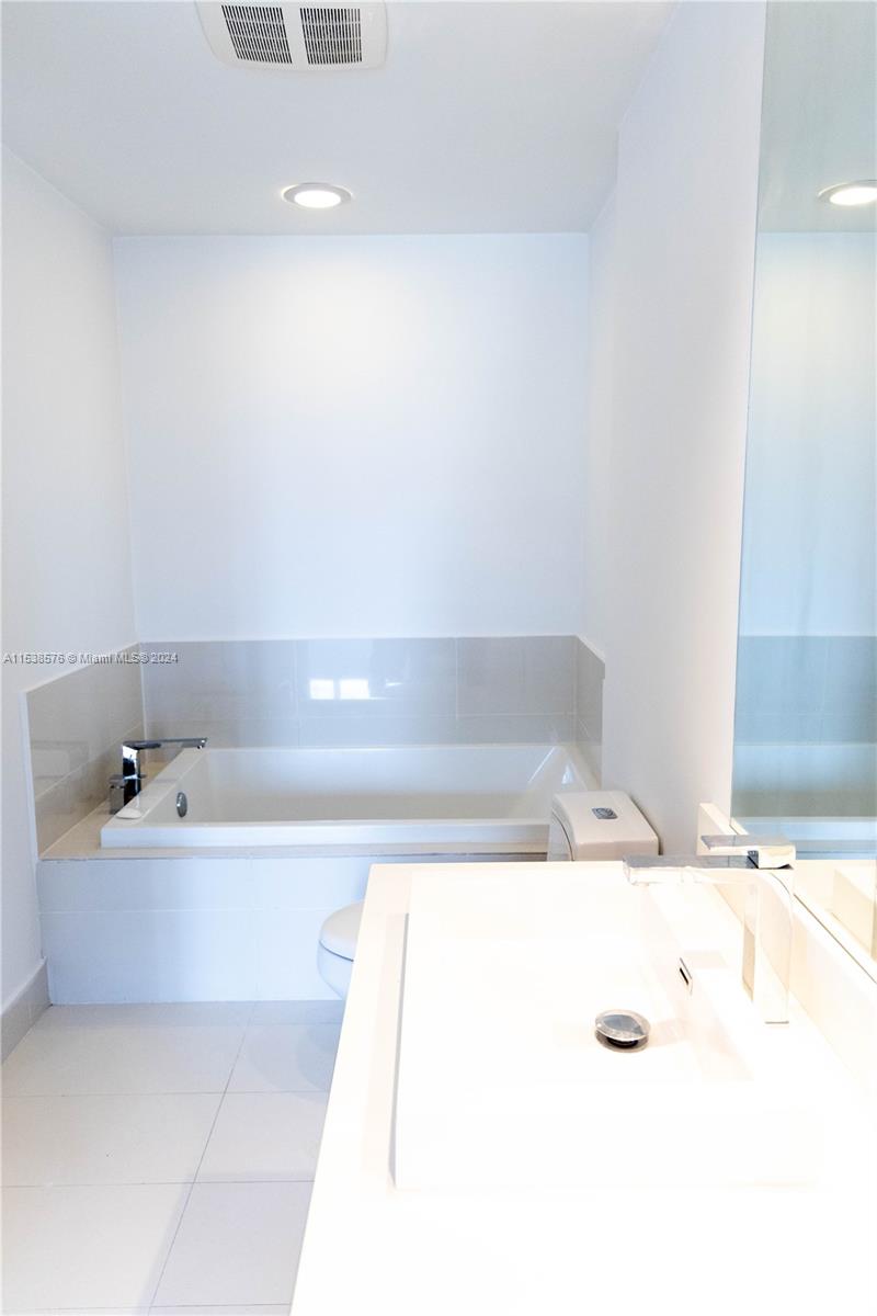45 SW 9th St 2206, Miami, Florida 33130, 2 Bedrooms Bedrooms, ,2 BathroomsBathrooms,Residential,For Sale,45 SW 9th St 2206,A11538576