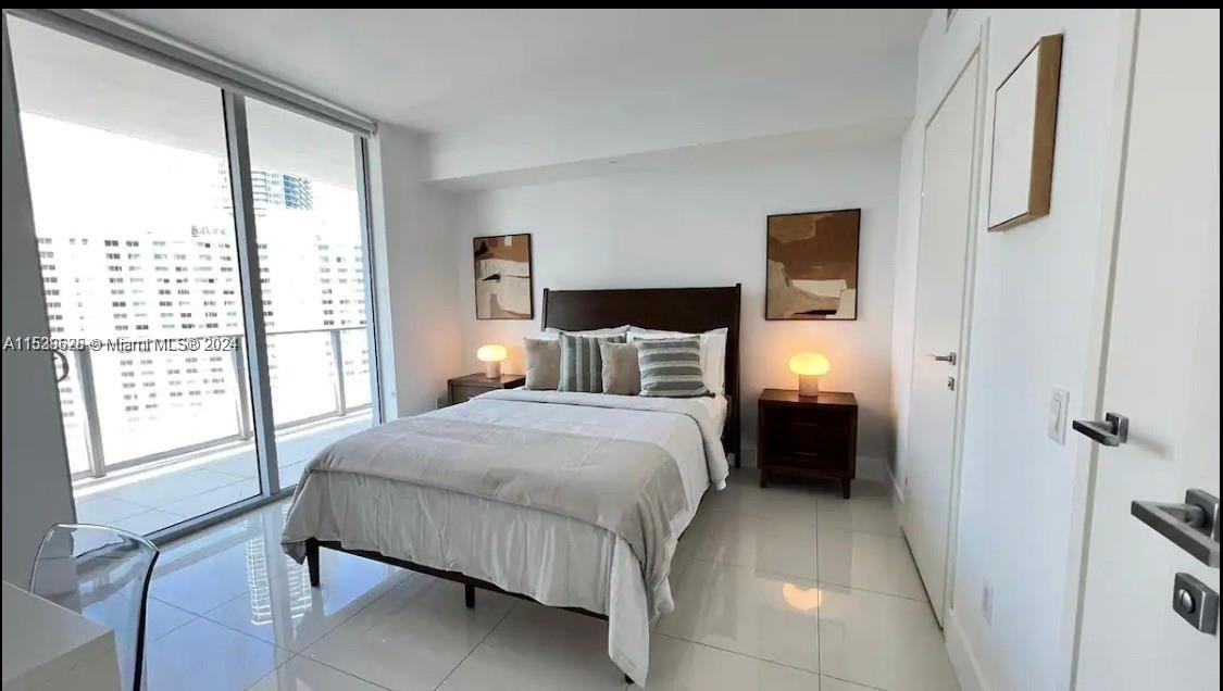 1300 BRICKELL BAY DR 3400, Miami, Florida 33131, 1 Bedroom Bedrooms, ,1 BathroomBathrooms,Residentiallease,For Rent,1300 BRICKELL BAY DR 3400,A11538625