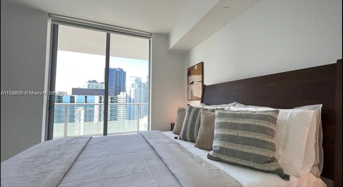 1300 BRICKELL BAY DR 3400, Miami, Florida 33131, 1 Bedroom Bedrooms, ,1 BathroomBathrooms,Residentiallease,For Rent,1300 BRICKELL BAY DR 3400,A11538625