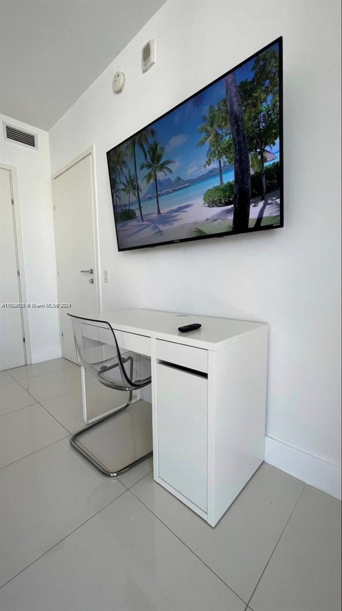 1300 BRICKELL BAY DR 3400, Miami, Florida 33131, 1 Bedroom Bedrooms, ,1 BathroomBathrooms,Residentiallease,For Rent,1300 BRICKELL BAY DR 3400,A11538625
