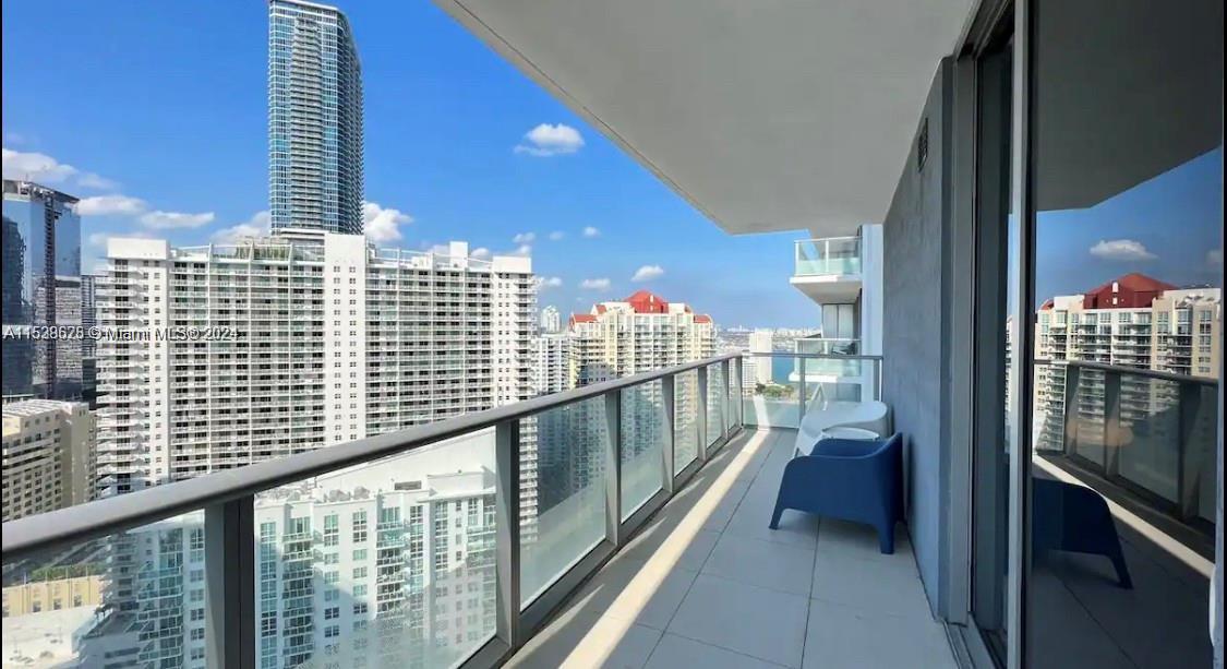 1300 BRICKELL BAY DR 3400, Miami, Florida 33131, 1 Bedroom Bedrooms, ,1 BathroomBathrooms,Residentiallease,For Rent,1300 BRICKELL BAY DR 3400,A11538625