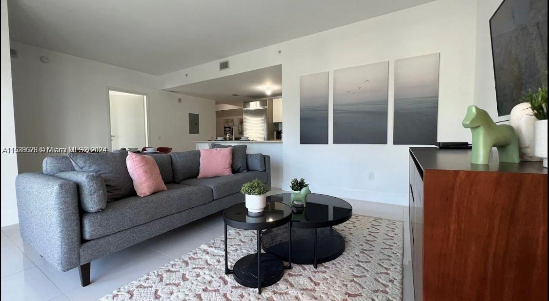 1300 BRICKELL BAY DR 3400, Miami, Florida 33131, 1 Bedroom Bedrooms, ,1 BathroomBathrooms,Residentiallease,For Rent,1300 BRICKELL BAY DR 3400,A11538625
