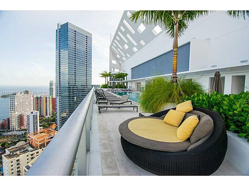 1300 BRICKELL BAY DR 3400, Miami, Florida 33131, 1 Bedroom Bedrooms, ,1 BathroomBathrooms,Residentiallease,For Rent,1300 BRICKELL BAY DR 3400,A11538625