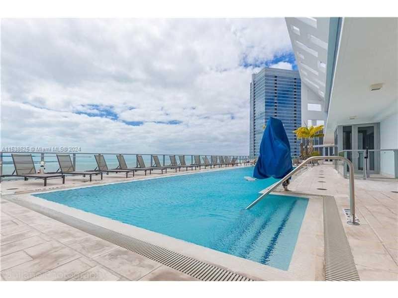 1300 BRICKELL BAY DR 3400, Miami, Florida 33131, 1 Bedroom Bedrooms, ,1 BathroomBathrooms,Residentiallease,For Rent,1300 BRICKELL BAY DR 3400,A11538625