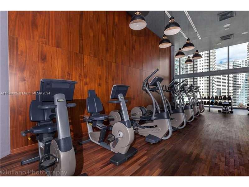 1300 BRICKELL BAY DR 3400, Miami, Florida 33131, 1 Bedroom Bedrooms, ,1 BathroomBathrooms,Residentiallease,For Rent,1300 BRICKELL BAY DR 3400,A11538625