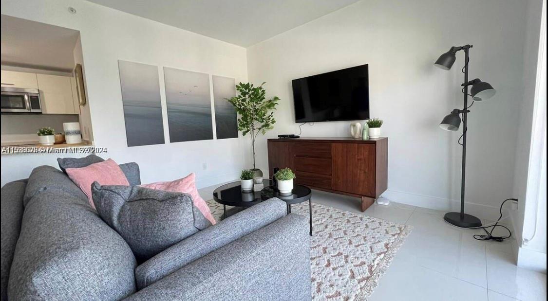 1300 BRICKELL BAY DR 3400, Miami, Florida 33131, 1 Bedroom Bedrooms, ,1 BathroomBathrooms,Residentiallease,For Rent,1300 BRICKELL BAY DR 3400,A11538625