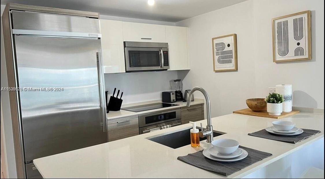 1300 BRICKELL BAY DR 3400, Miami, Florida 33131, 1 Bedroom Bedrooms, ,1 BathroomBathrooms,Residentiallease,For Rent,1300 BRICKELL BAY DR 3400,A11538625
