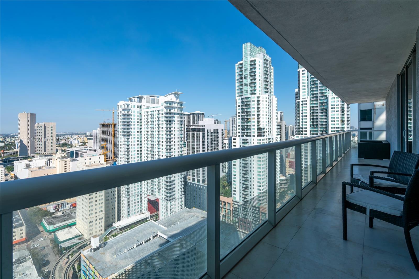 Funished 2 Bedroom and 2 bathroom, corner unit located in the 32nd floor. Wraparound terrace with City and bay views. 24 hour concierge and security, valet parking, gym, sauna, yoga and pilates room. Rent includes cable, Internet and water.