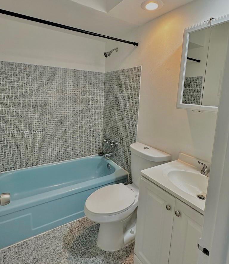 270 Layne Blvd 202, Hallandale Beach, Florida 33009, 2 Bedrooms Bedrooms, ,2 BathroomsBathrooms,Residentiallease,For Rent,270 Layne Blvd 202,A11538585