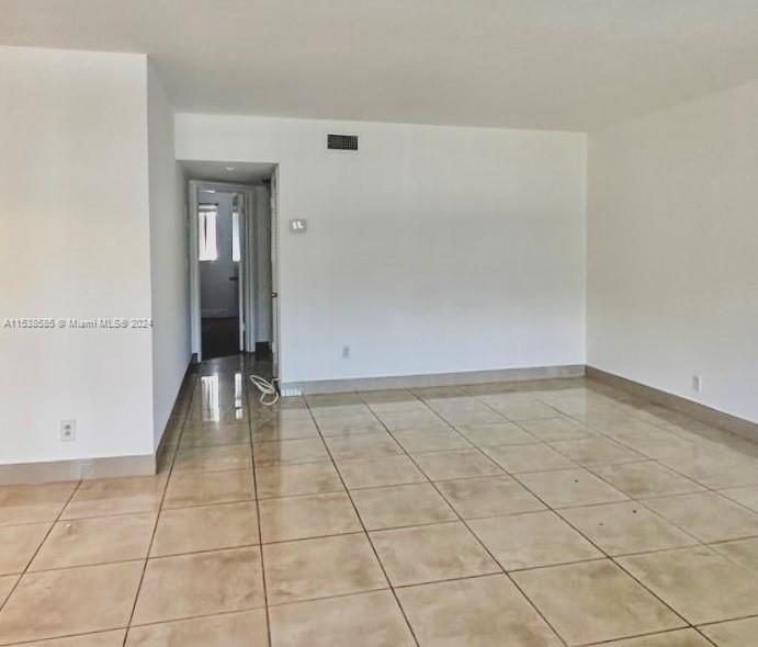 270 Layne Blvd 202, Hallandale Beach, Florida 33009, 2 Bedrooms Bedrooms, ,2 BathroomsBathrooms,Residentiallease,For Rent,270 Layne Blvd 202,A11538585