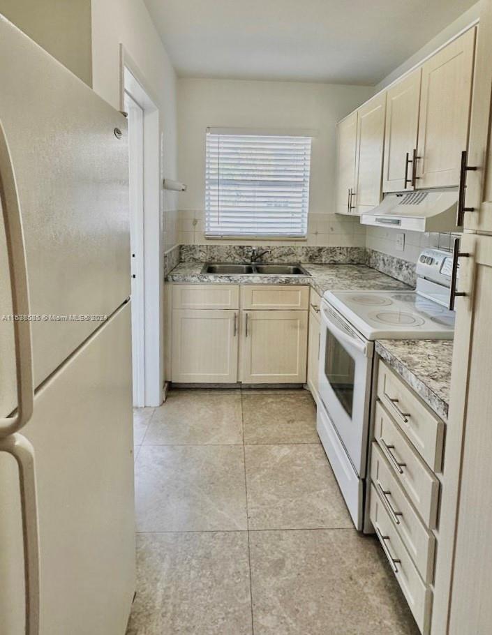 270 Layne Blvd 202, Hallandale Beach, Florida 33009, 2 Bedrooms Bedrooms, ,2 BathroomsBathrooms,Residentiallease,For Rent,270 Layne Blvd 202,A11538585