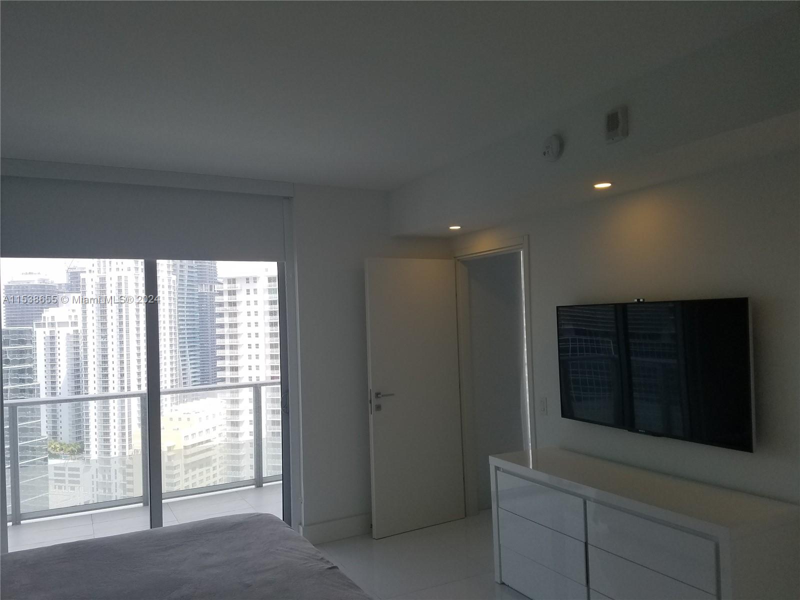 1300 Brickell Bay Dr 3508, Miami, Florida 33131, 2 Bedrooms Bedrooms, ,2 BathroomsBathrooms,Residentiallease,For Rent,1300 Brickell Bay Dr 3508,A11538655