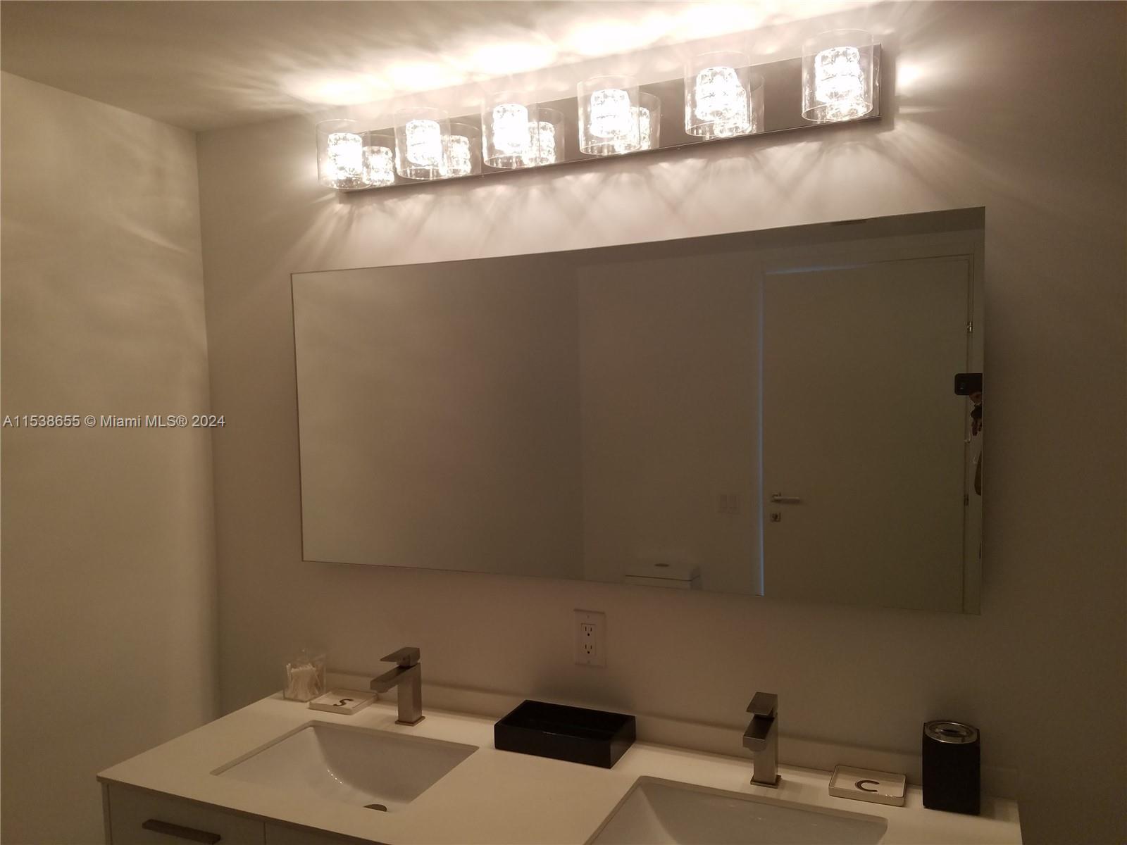 1300 Brickell Bay Dr 3508, Miami, Florida 33131, 2 Bedrooms Bedrooms, ,2 BathroomsBathrooms,Residentiallease,For Rent,1300 Brickell Bay Dr 3508,A11538655