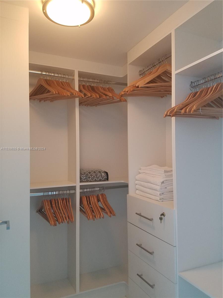 1300 Brickell Bay Dr 3508, Miami, Florida 33131, 2 Bedrooms Bedrooms, ,2 BathroomsBathrooms,Residentiallease,For Rent,1300 Brickell Bay Dr 3508,A11538655