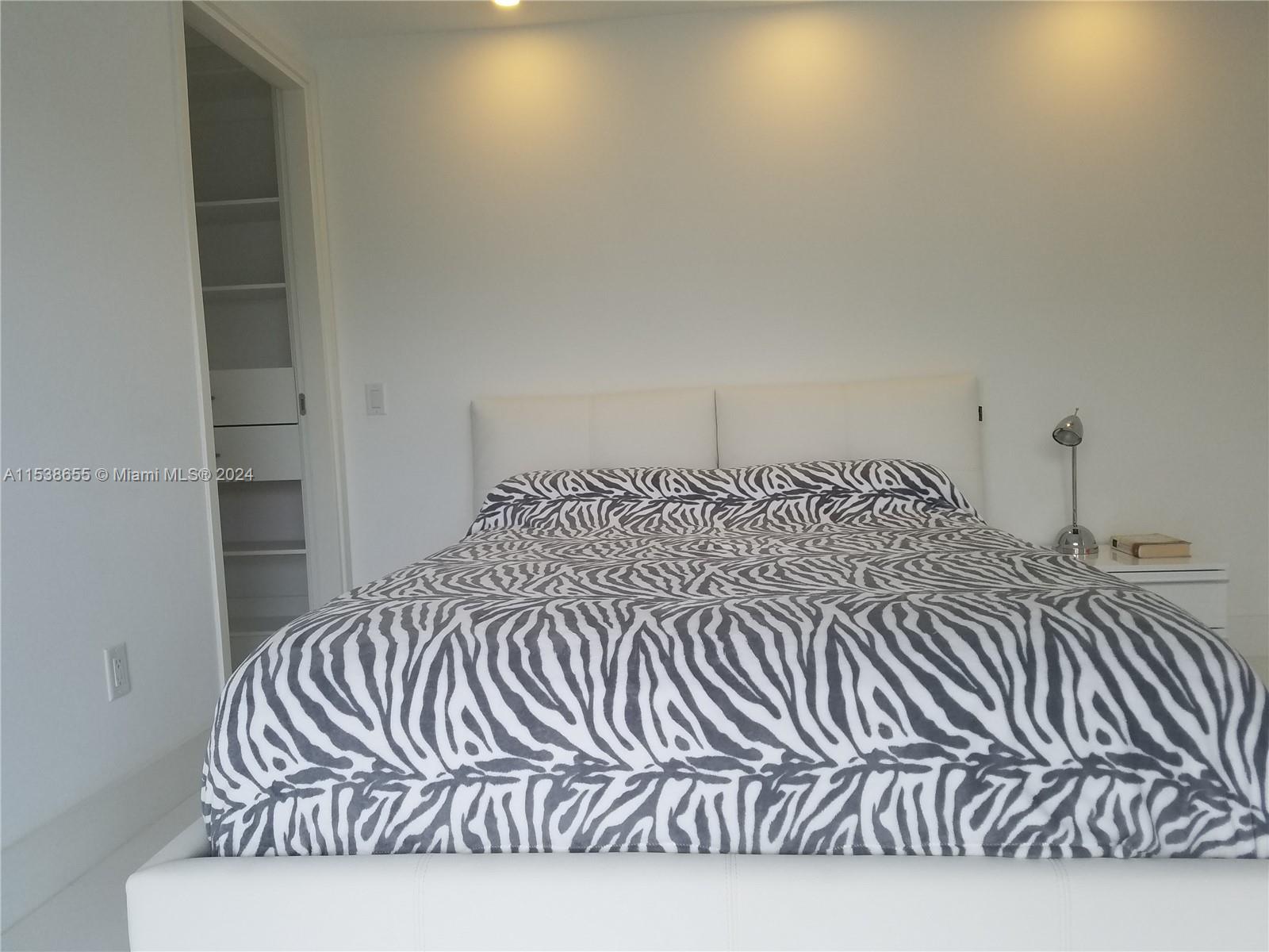 1300 Brickell Bay Dr 3508, Miami, Florida 33131, 2 Bedrooms Bedrooms, ,2 BathroomsBathrooms,Residentiallease,For Rent,1300 Brickell Bay Dr 3508,A11538655