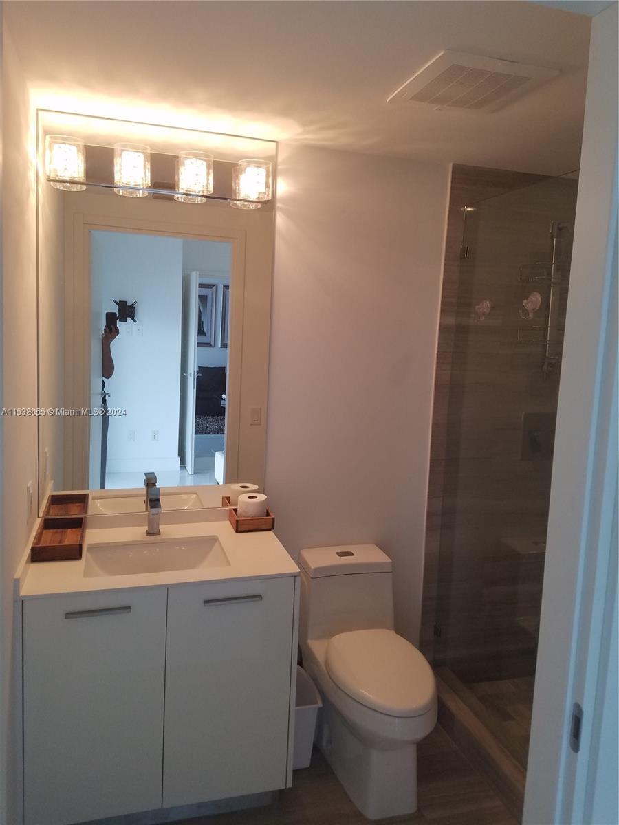 1300 Brickell Bay Dr 3508, Miami, Florida 33131, 2 Bedrooms Bedrooms, ,2 BathroomsBathrooms,Residentiallease,For Rent,1300 Brickell Bay Dr 3508,A11538655