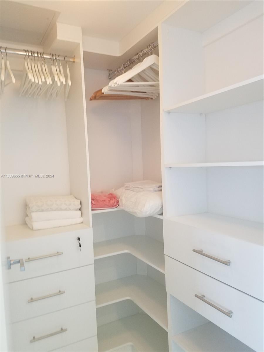 1300 Brickell Bay Dr 3508, Miami, Florida 33131, 2 Bedrooms Bedrooms, ,2 BathroomsBathrooms,Residentiallease,For Rent,1300 Brickell Bay Dr 3508,A11538655