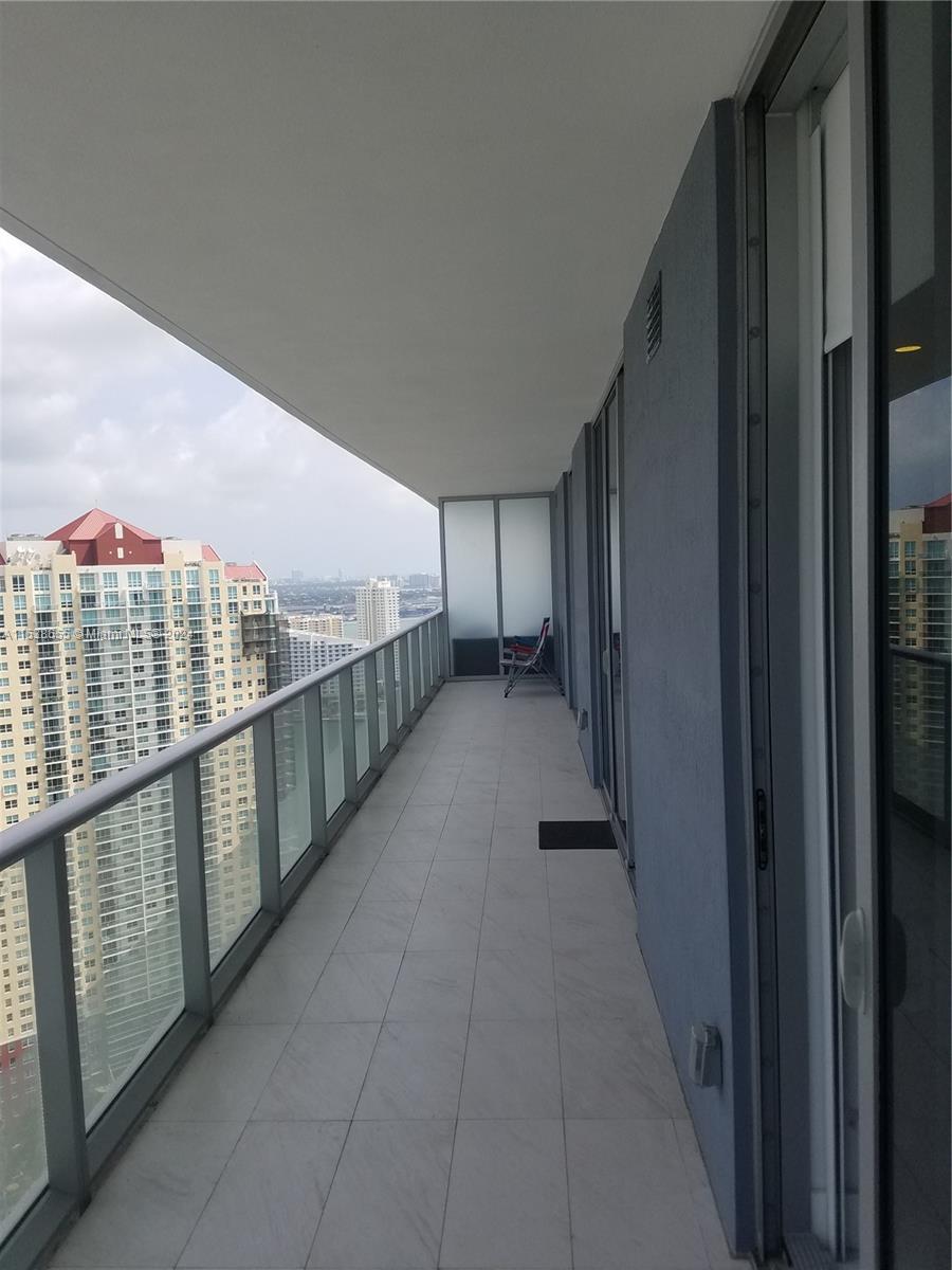 1300 Brickell Bay Dr 3508, Miami, Florida 33131, 2 Bedrooms Bedrooms, ,2 BathroomsBathrooms,Residentiallease,For Rent,1300 Brickell Bay Dr 3508,A11538655