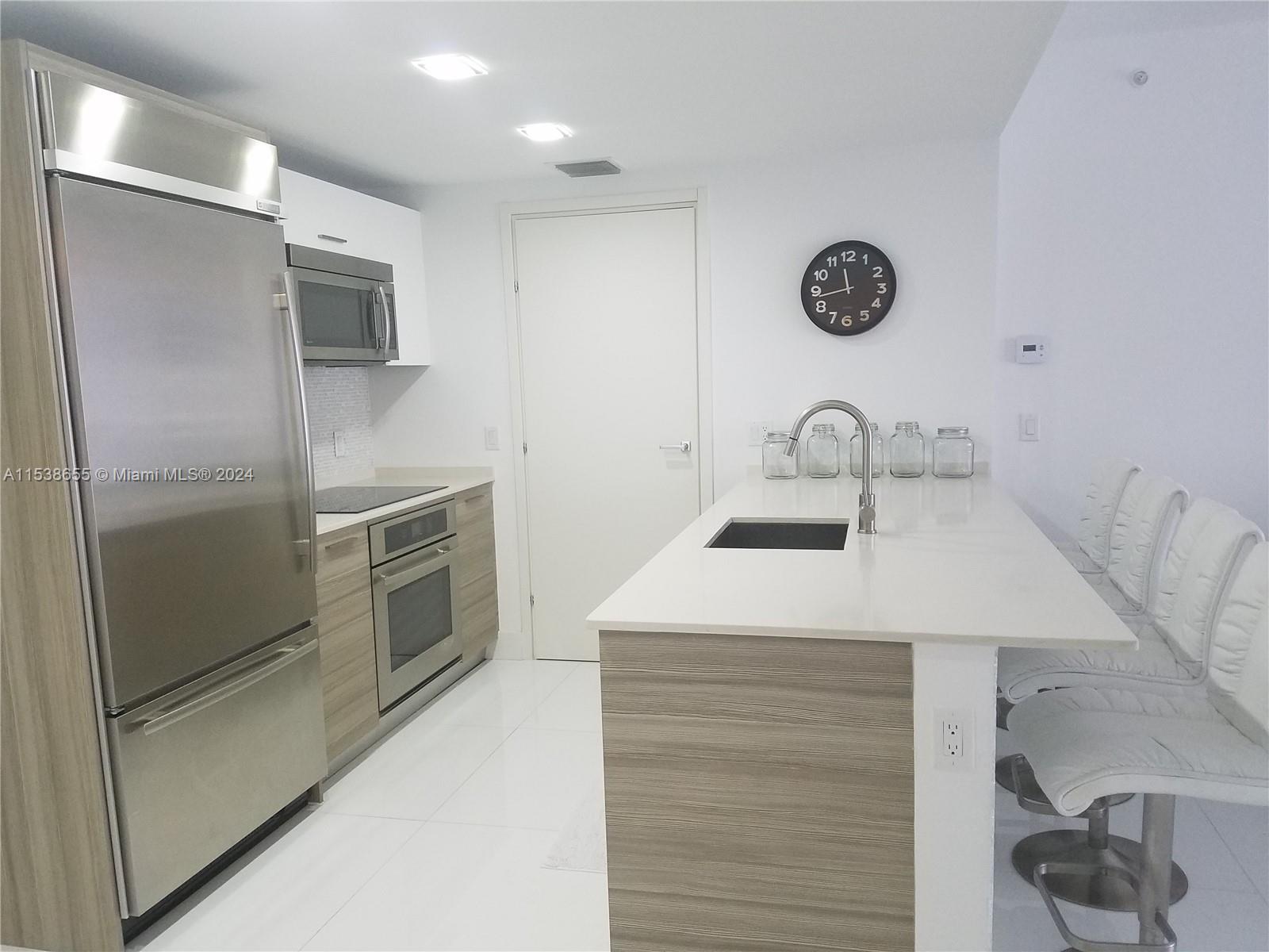 1300 Brickell Bay Dr 3508, Miami, Florida 33131, 2 Bedrooms Bedrooms, ,2 BathroomsBathrooms,Residentiallease,For Rent,1300 Brickell Bay Dr 3508,A11538655