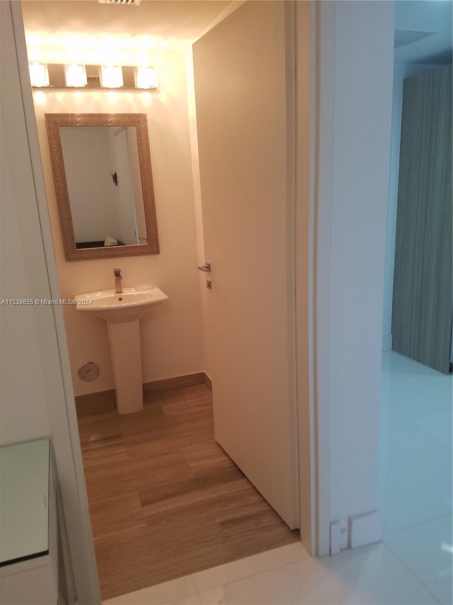 1300 Brickell Bay Dr 3508, Miami, Florida 33131, 2 Bedrooms Bedrooms, ,2 BathroomsBathrooms,Residentiallease,For Rent,1300 Brickell Bay Dr 3508,A11538655