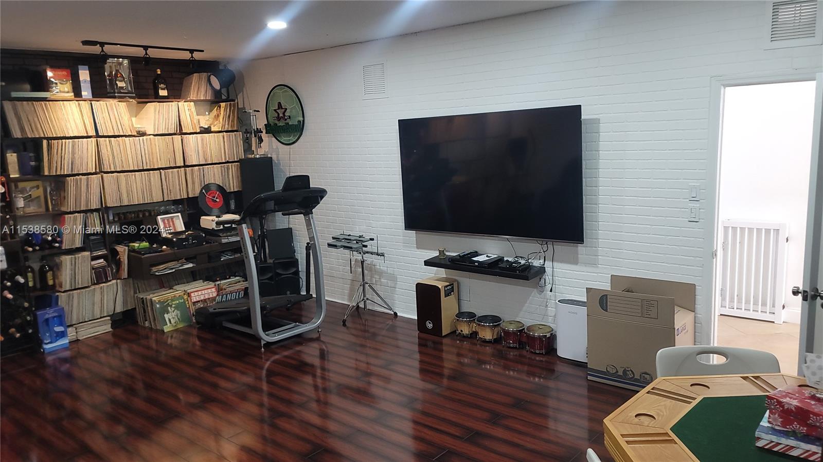 16500 SW 45th St, Miami, Florida 33185, 4 Bedrooms Bedrooms, ,2 BathroomsBathrooms,Residential,For Sale,16500 SW 45th St,A11538580