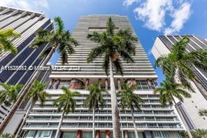 Spectacular Studio at the Heart of Downtown Miami. Top of the Line Appliances, Exquisite Cabinetry, Walk-In Closets. Exclusive Luxury Building with modern resort-style amenities: Sky Lobby & Pool Deck, Spa & Fitness Center with a Panoramic View. Restaurants and Retail Shops on Ground Floor. DON'T MISS IT!!! AVAILABLE NOW!!!