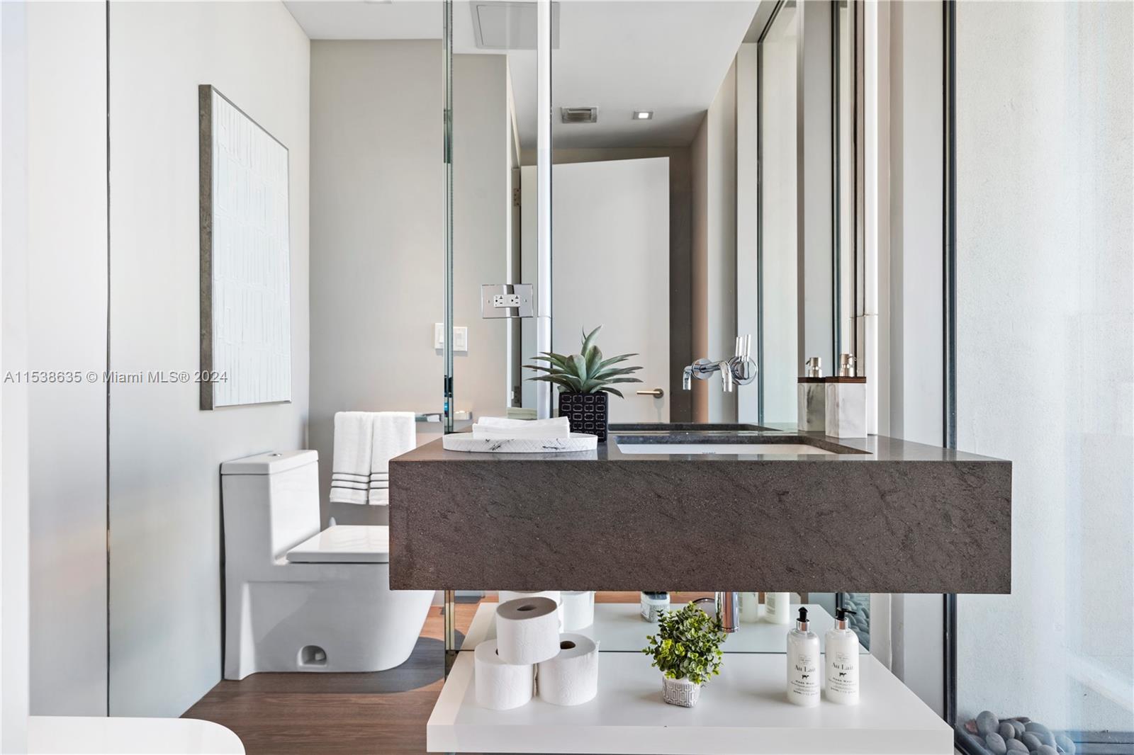 120 Ocean Dr 600, Miami Beach, Florida 33139, 2 Bedrooms Bedrooms, ,2 BathroomsBathrooms,Residentiallease,For Rent,120 Ocean Dr 600,A11538635