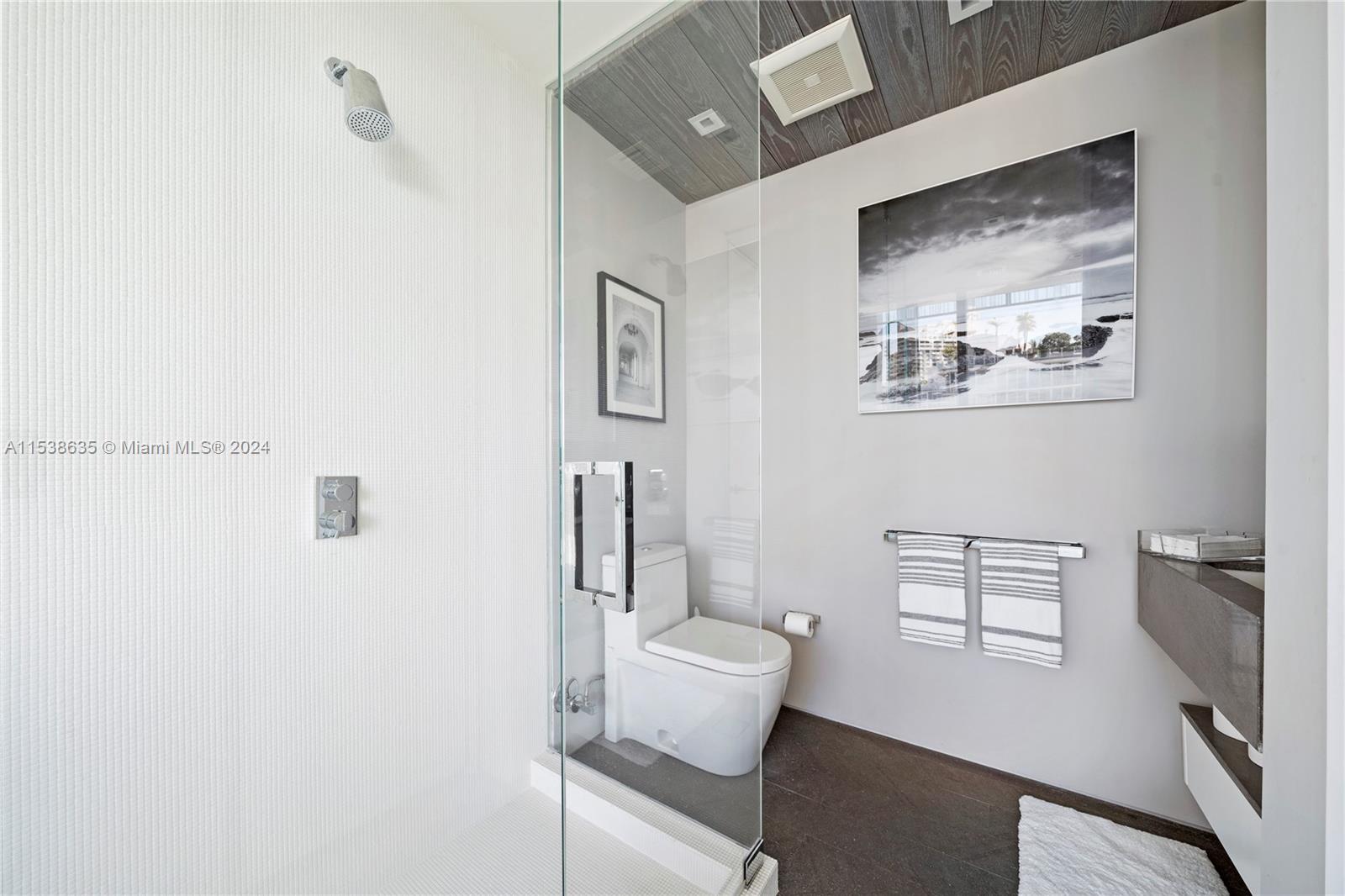 120 Ocean Dr 600, Miami Beach, Florida 33139, 2 Bedrooms Bedrooms, ,2 BathroomsBathrooms,Residentiallease,For Rent,120 Ocean Dr 600,A11538635