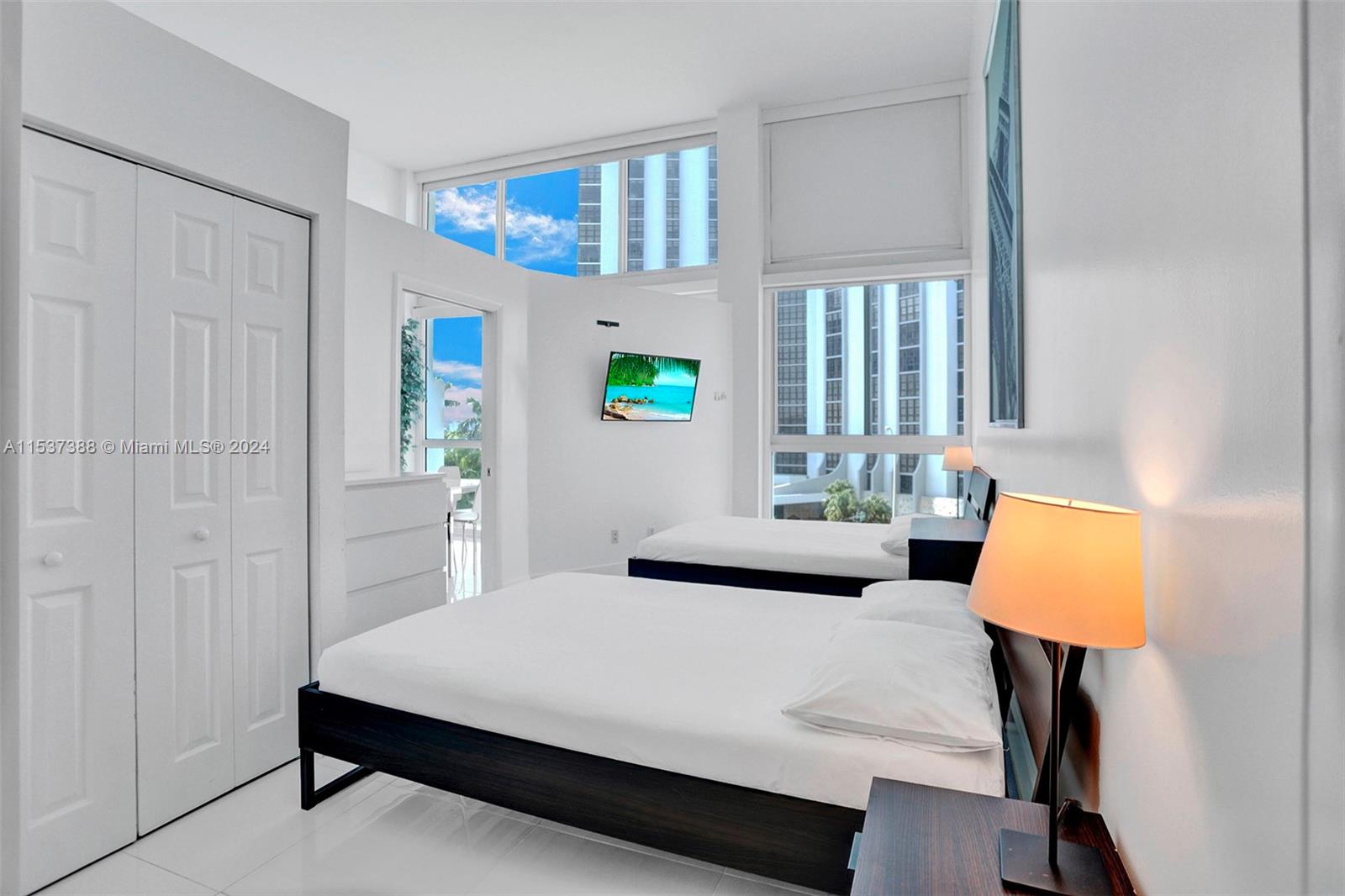 5445 Collins Ave BAY-14, Miami Beach, Florida 33140, 1 Bedroom Bedrooms, ,1 BathroomBathrooms,Residential,For Sale,5445 Collins Ave BAY-14,A11537388
