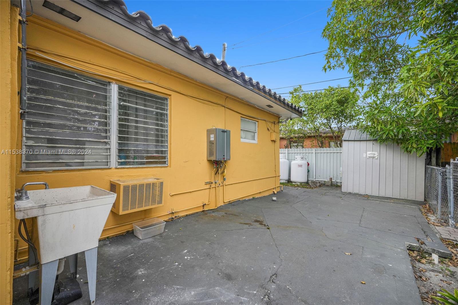 4871 W Flagler St, Miami, Florida 33134, ,Businessopportunity,For Sale,4871 W Flagler St,A11538370
