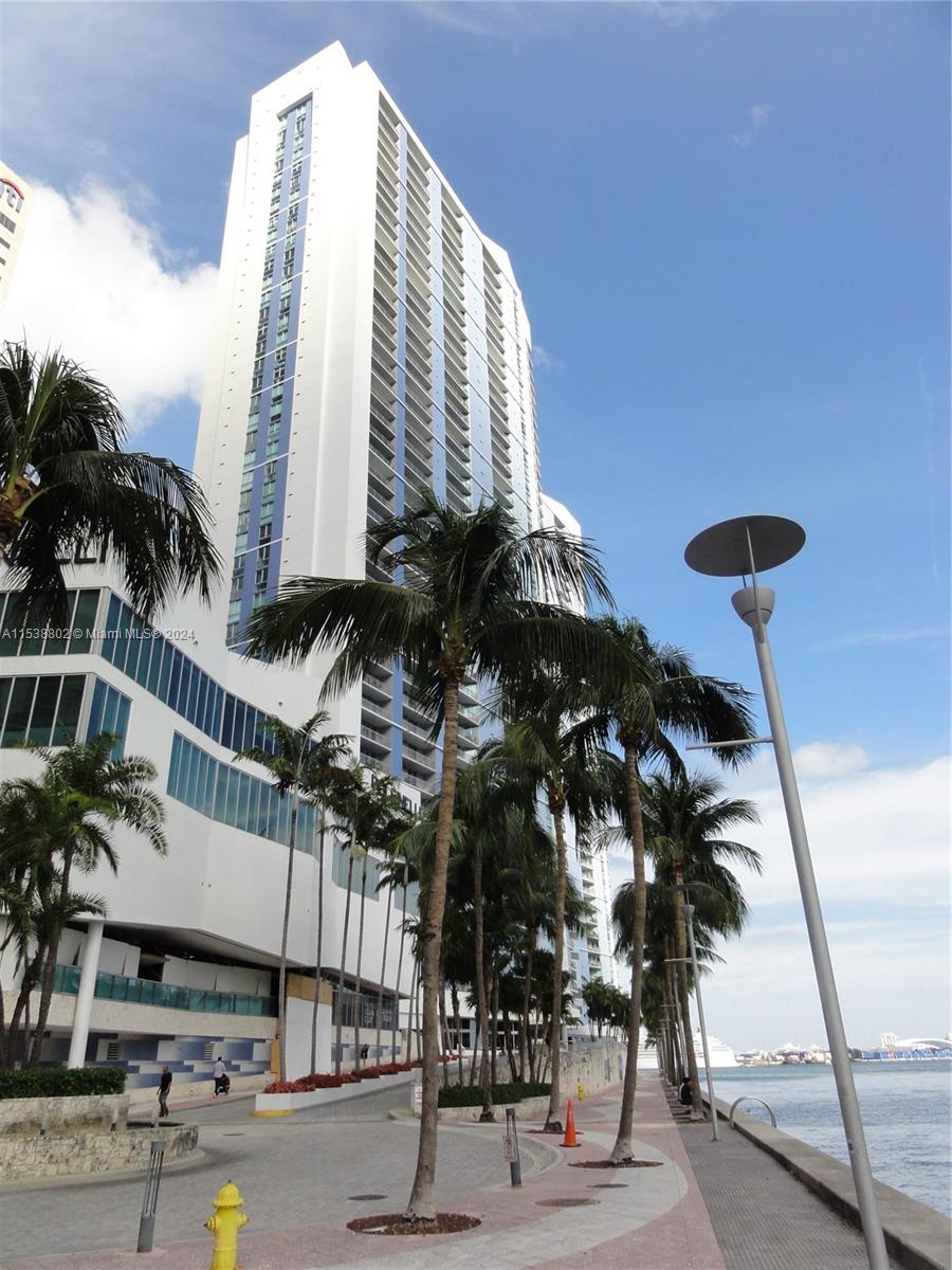 335 S Biscayne Blvd 1407, Miami, Florida 33131, 2 Bedrooms Bedrooms, ,2 BathroomsBathrooms,Residential,For Sale,335 S Biscayne Blvd 1407,A11538802
