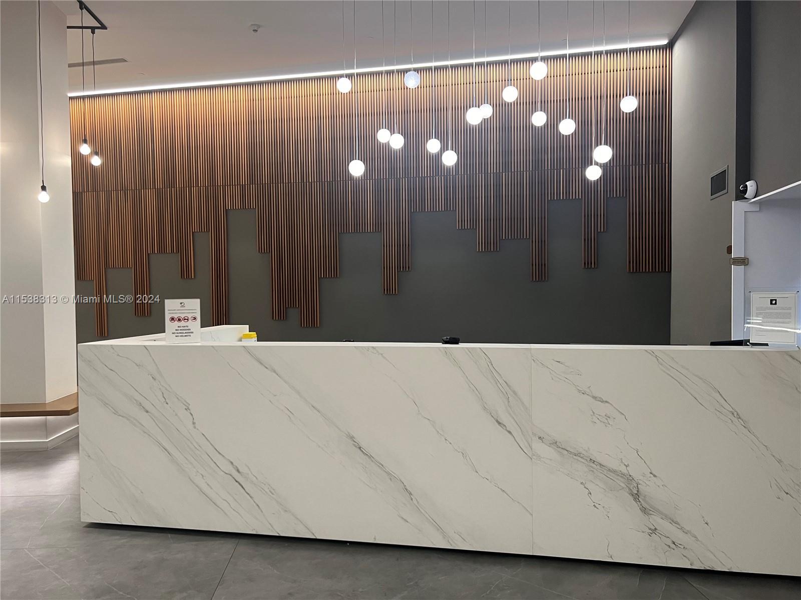 Lobby - Concierge