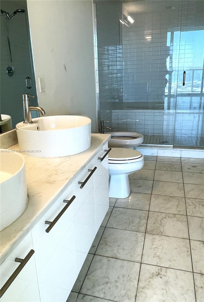 888 Biscayne Blvd 1907, Miami, Florida 33132, 1 Bedroom Bedrooms, ,1 BathroomBathrooms,Residentiallease,For Rent,888 Biscayne Blvd 1907,A11532493