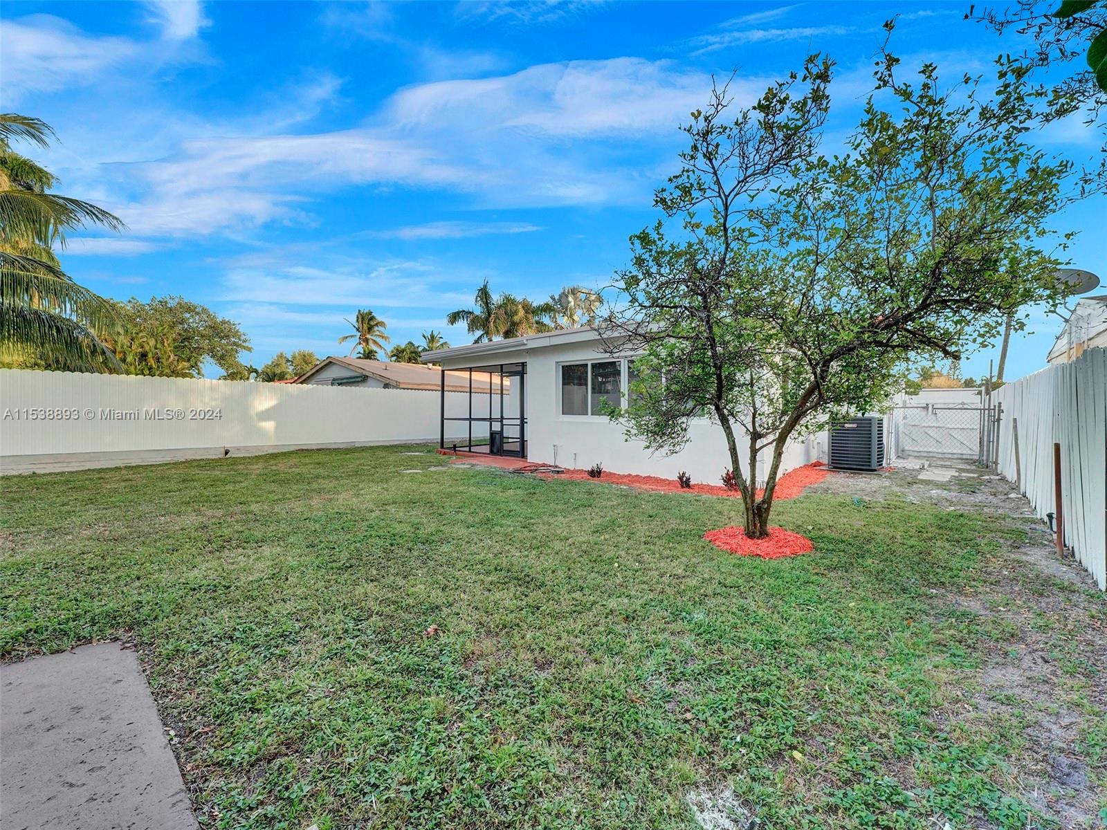 2725 Scott St, Hollywood, Florida 33020, 3 Bedrooms Bedrooms, ,2 BathroomsBathrooms,Residential,For Sale,2725 Scott St,A11538893