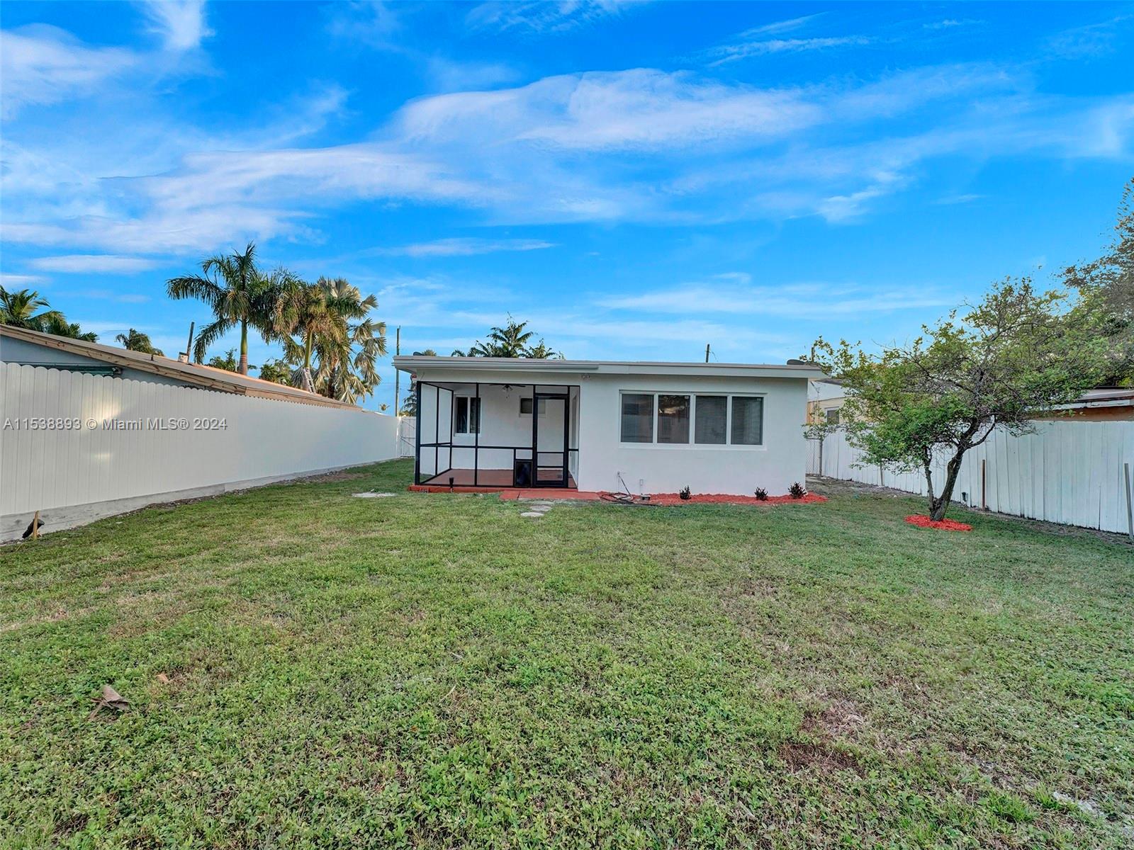 2725 Scott St, Hollywood, Florida 33020, 3 Bedrooms Bedrooms, ,2 BathroomsBathrooms,Residential,For Sale,2725 Scott St,A11538893