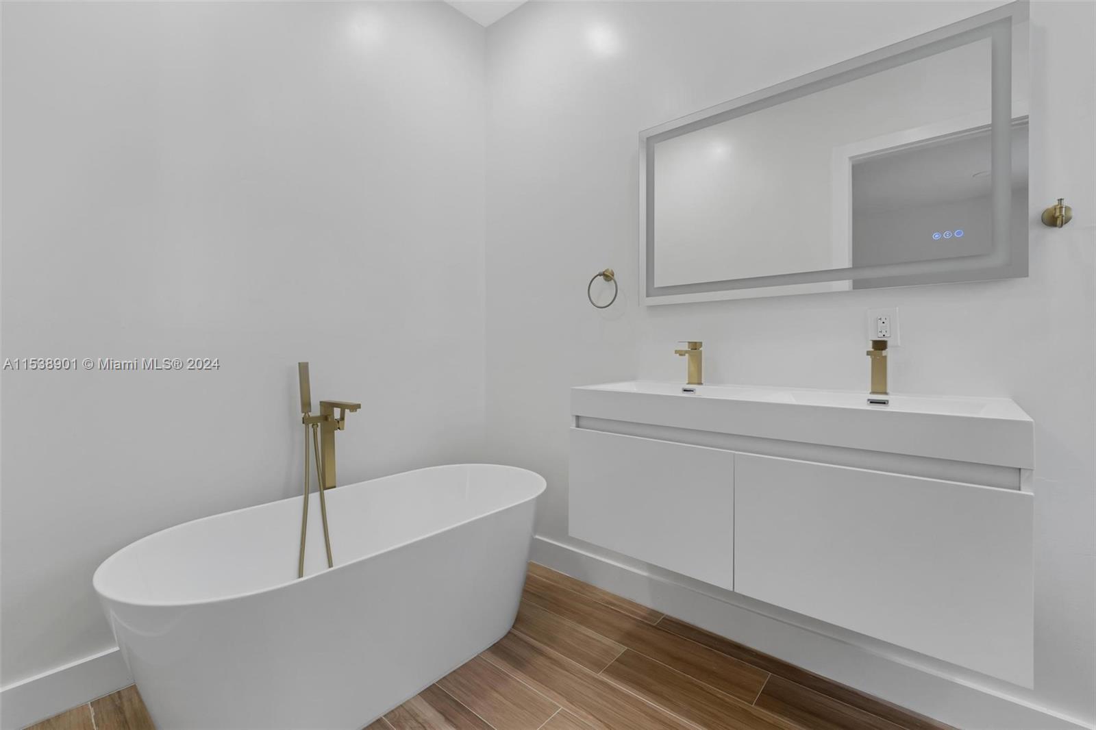 1213 Las Olas Blvd, Fort Lauderdale, FL, 33312 United States, 3 Bedrooms Bedrooms, ,2 BathroomsBathrooms,Residential,For Sale,Las Olas Blvd,A11538901