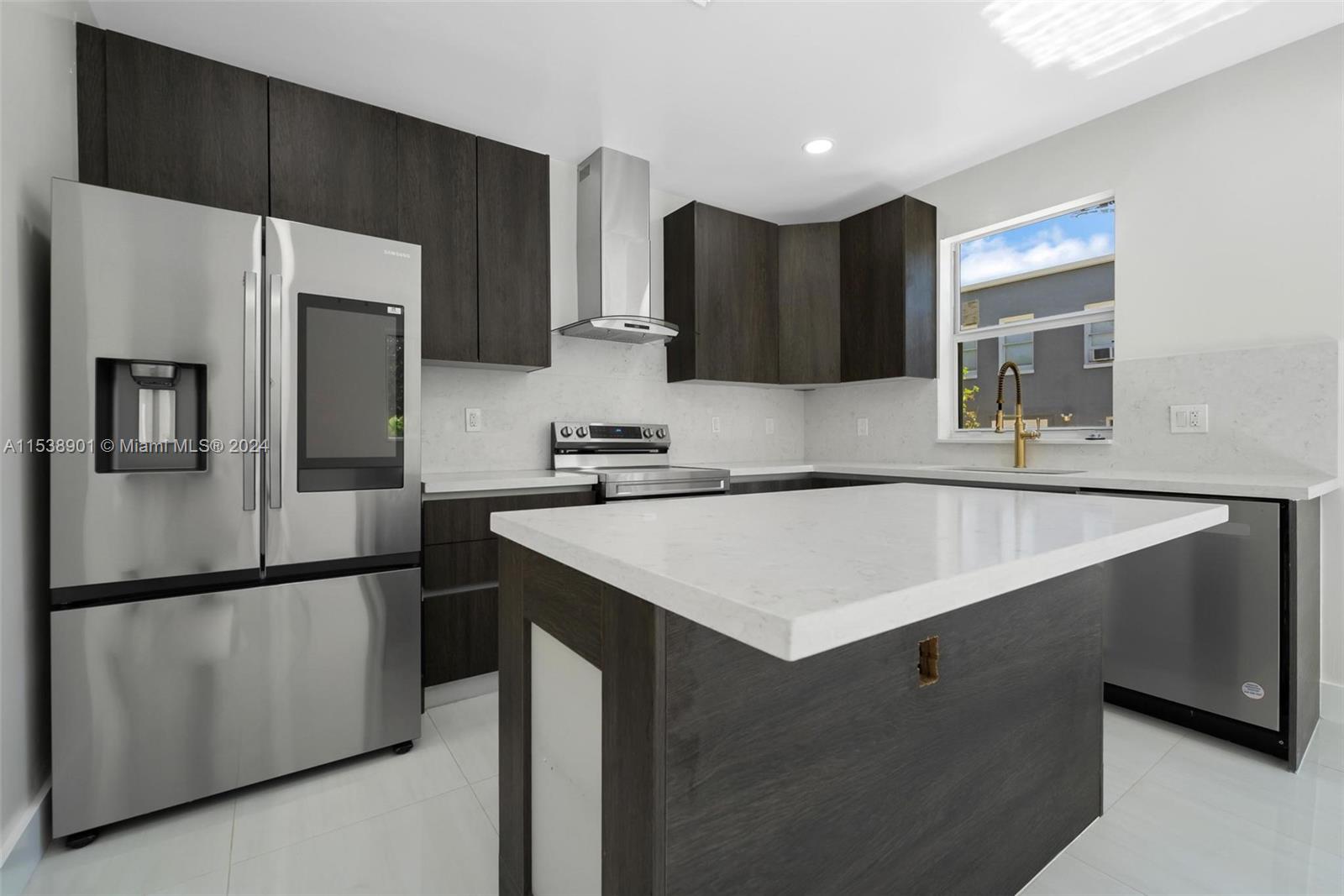 1213 Las Olas Blvd, Fort Lauderdale, FL, 33312 United States, 3 Bedrooms Bedrooms, ,2 BathroomsBathrooms,Residential,For Sale,Las Olas Blvd,A11538901