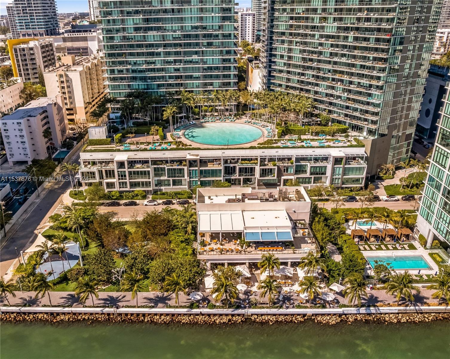 Gran Paraiso Huge Pool