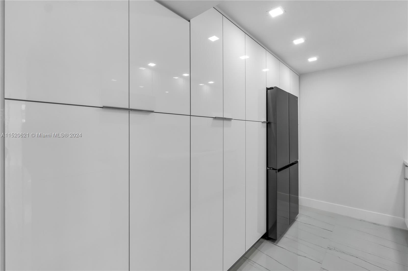 6039 Collins Ave 1514, Miami Beach, Florida 33140, 2 Bedrooms Bedrooms, ,2 BathroomsBathrooms,Residential,For Sale,6039 Collins Ave 1514,A11520621